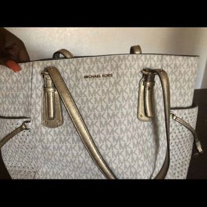 Micheal Kors purse